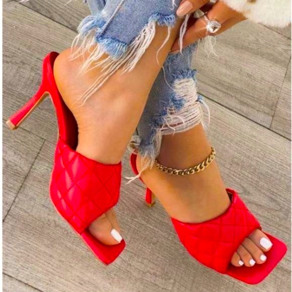 Square toe Red Quilted Mule - Picture 2 of 2